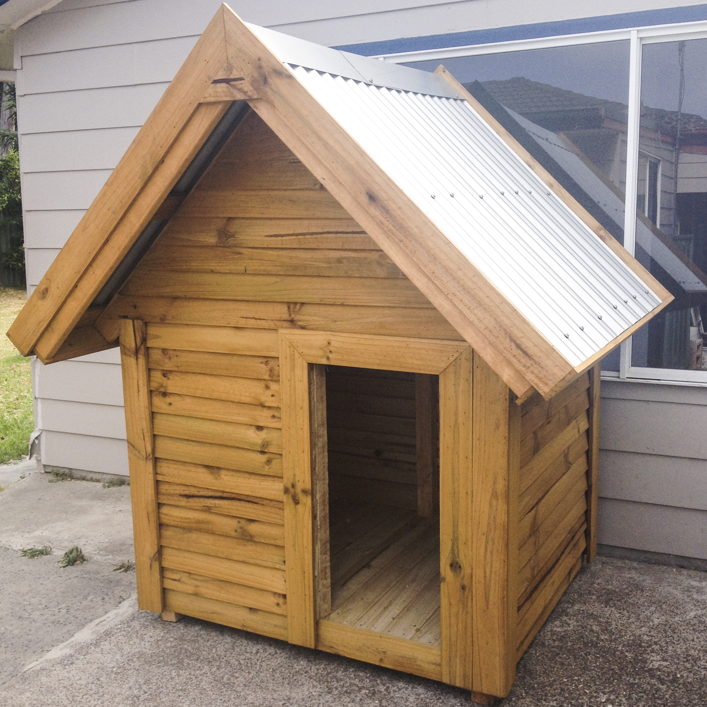 SKYSCRAPER PITCHED ROOF Wooden Dog Kennels